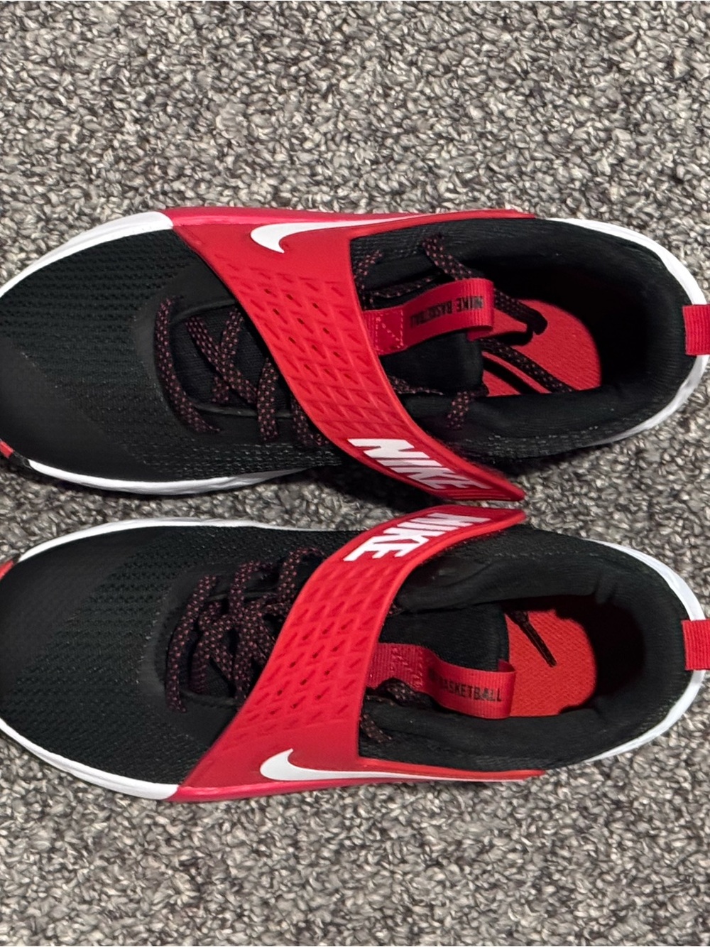NWOT Nike Team Hustle D 12 Sneaker - Kids - Picture 4 of 7